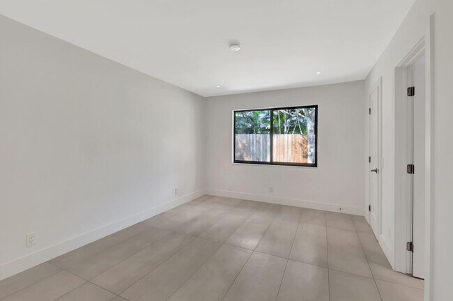 Building Photo - 2894 Florida Blvd