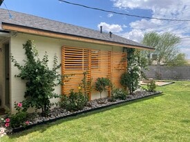 Building Photo - 4202 N 16th Dr