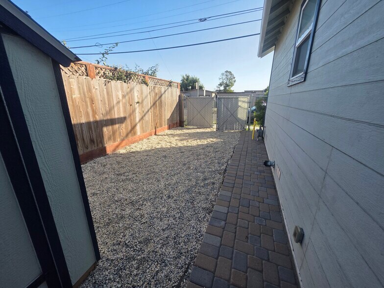 11. Dog run - 7010 Rudsdale St