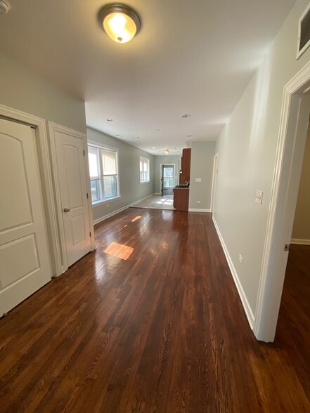 Building Photo - 5114 N Kimball Ave
