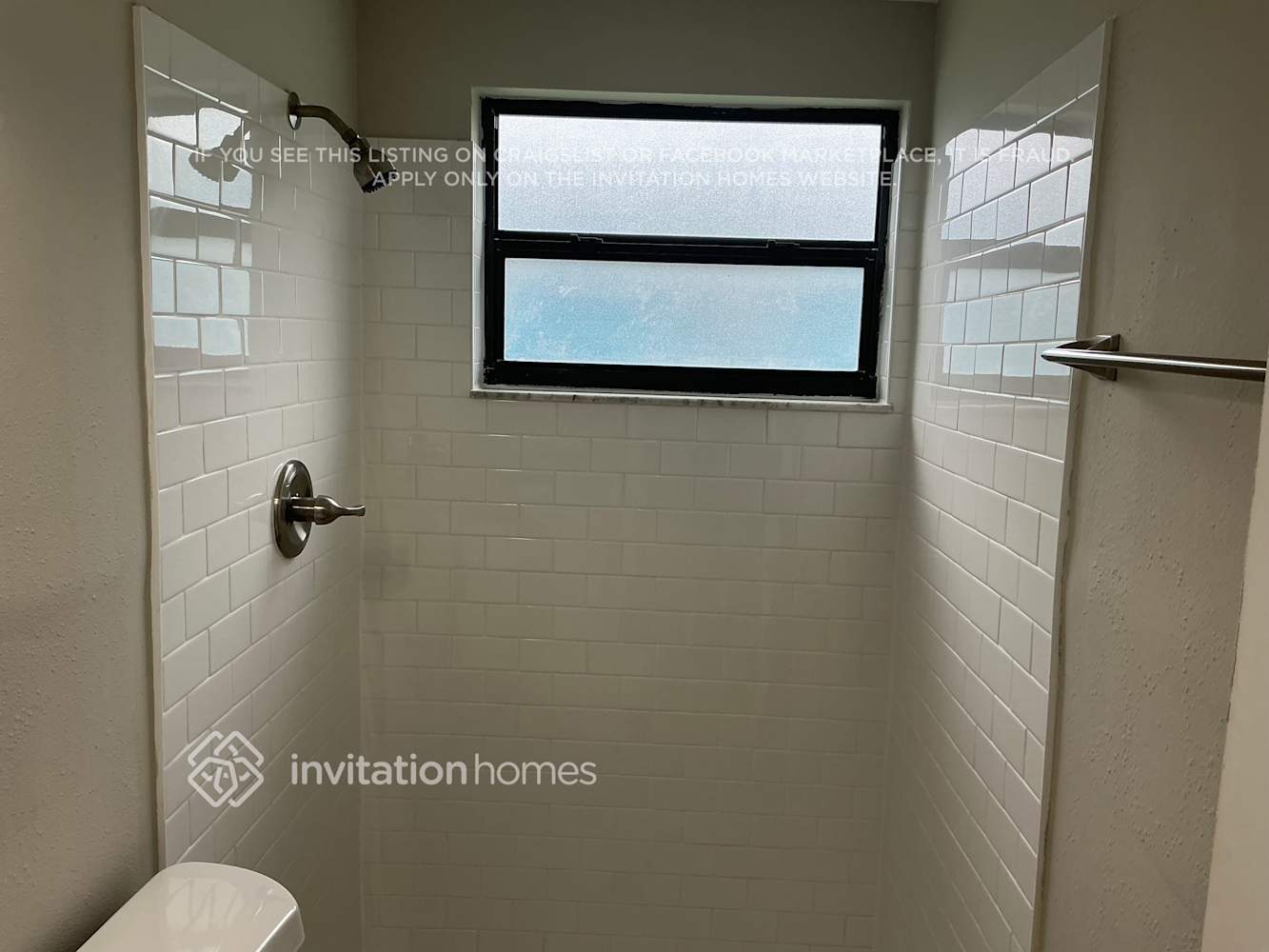 Building Photo - 16033 Villa Dr