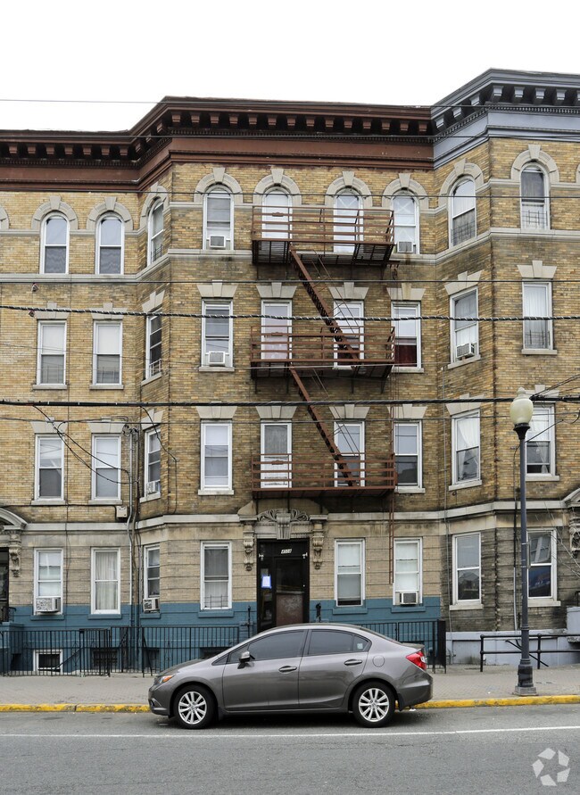 Building Photo - 4508 Park Ave
