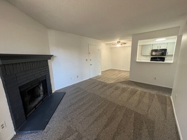 Building Photo - 2 bed 2 bath Condo W/D in Unit - $500 off first months rent!