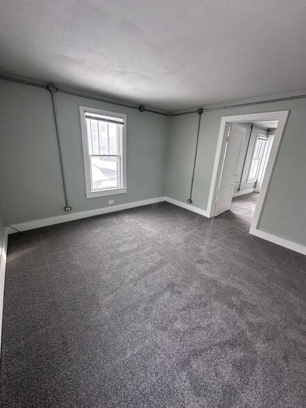 Building Photo - 358 S 6th St