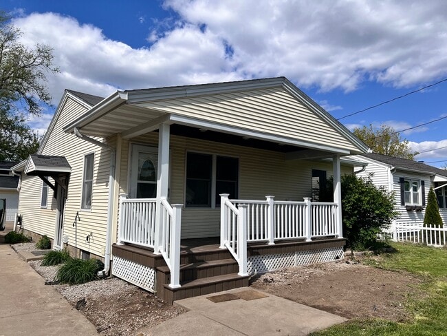 Building Photo - 2925 W Kenwood Ave