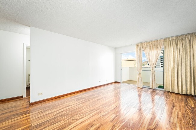 Building Photo - Ala Wai Townhome #1002