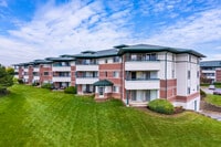 Building Photo - Hidden Oak