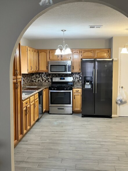 Building Photo - 2365 Tierra Humeda Dr