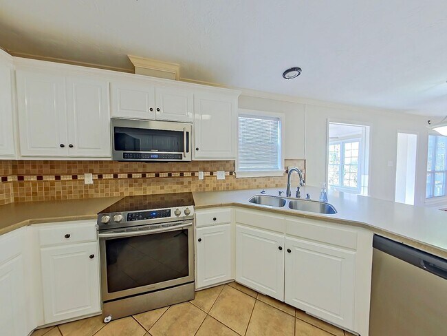 Building Photo - 3 Bedroom 2.5 Bath home in Martinez