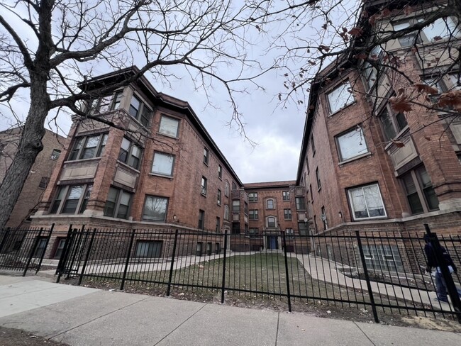 Primary Photo - 3538 W Jackson Blvd