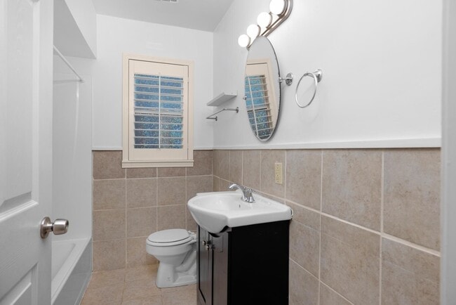 Building Photo - 95 Marne St