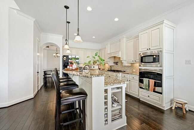 Building Photo - 4303 Woodledge Pl