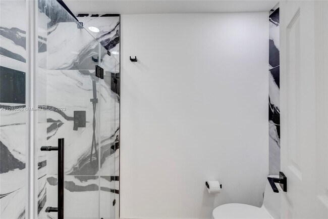 Building Photo - 2742 SE 11th St