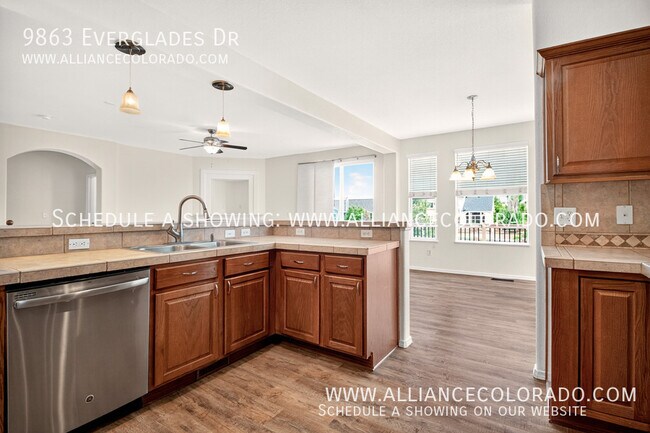 Building Photo - 9863 Everglades Dr
