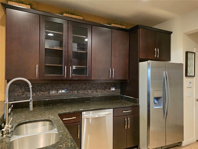 Building Photo - 11842 Silverlake Park Dr