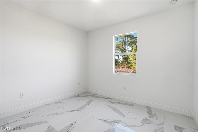 Building Photo - 406 Genoa Ave S