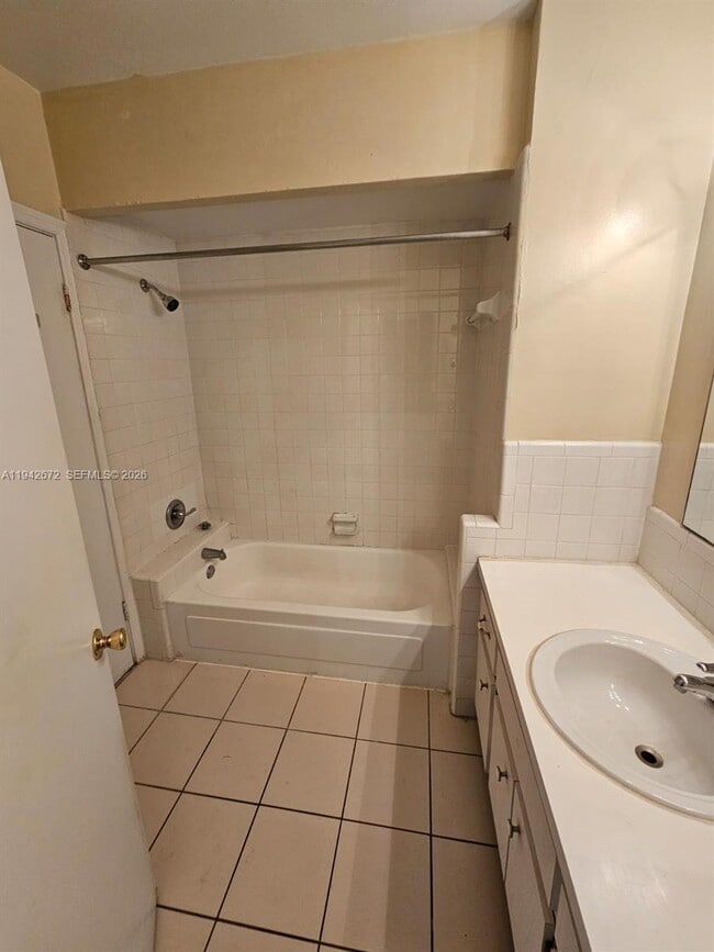 Building Photo - 2424 SE 17th St