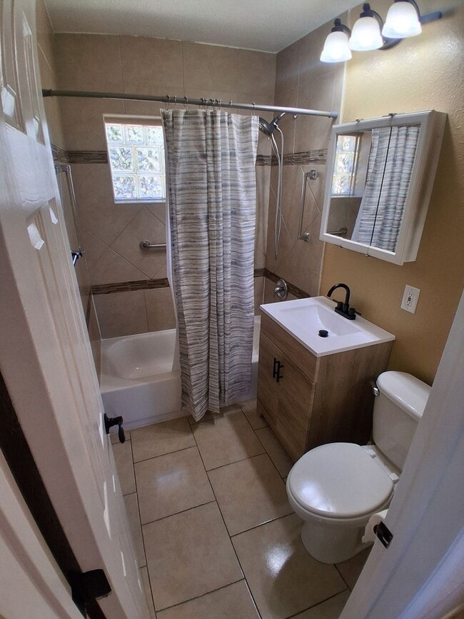 Building Photo - 21995 Catherine Ave