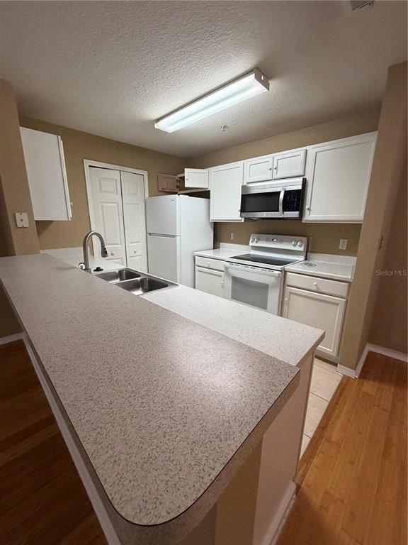 Building Photo - 5475 Vineland Rd