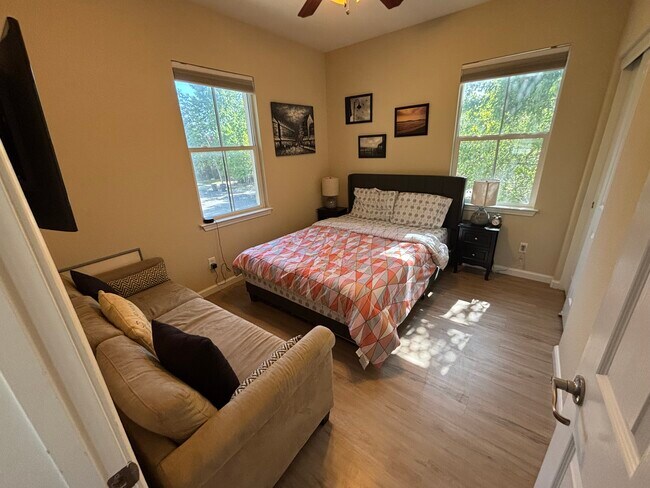 Building Photo - 497 W Felicidad Ave