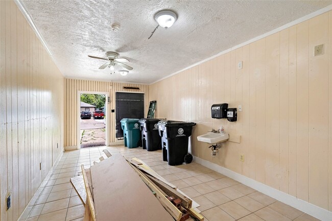 Building Photo - 5639 Overdale St