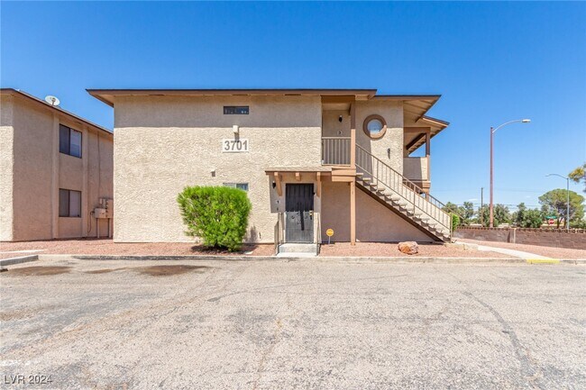 Primary Photo - 3701 Snorkel Cir