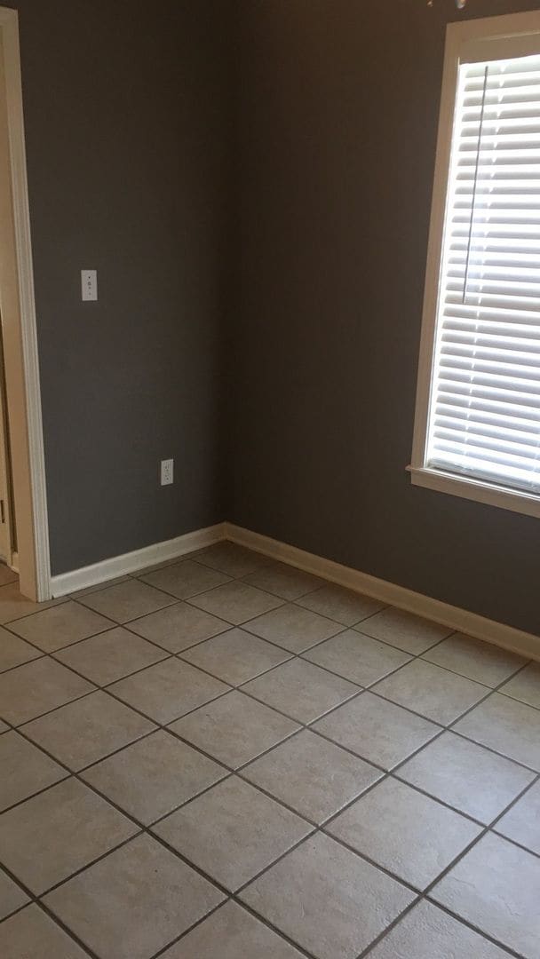 Building Photo - Eagle Point