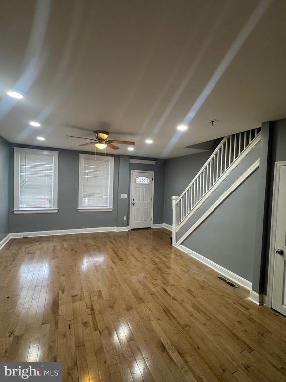 Building Photo - 3221 Lyndale Ave