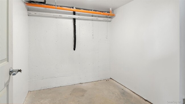 Building Photo - 33 Devoe St