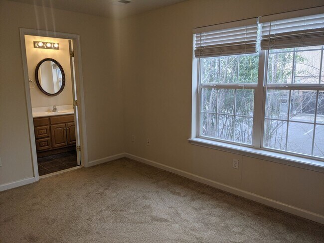 Building Photo - 3 Bedroom Townhouse for Rent in Waynesboro!