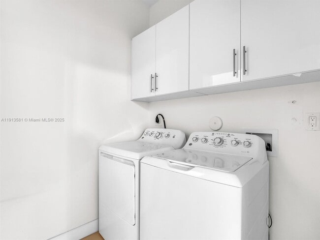 Building Photo - 10250 NW 76th Terrace