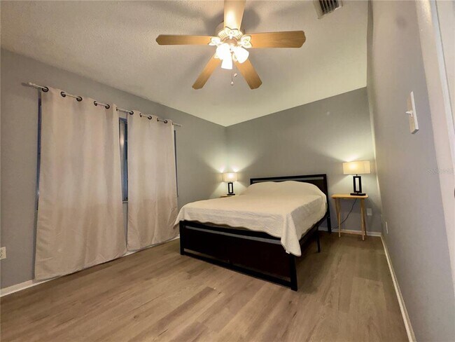 Building Photo - 13543 Longwood Ave