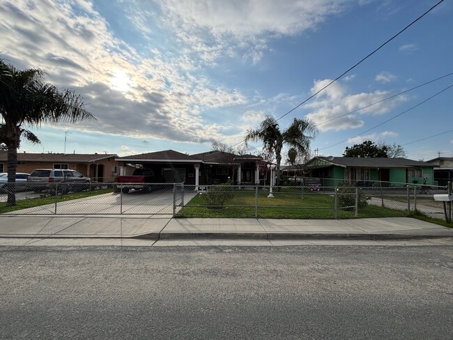 Primary Photo - 107 S Cottage St