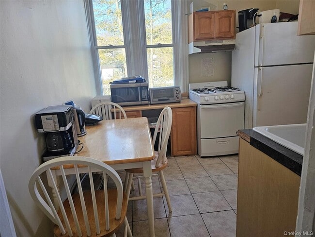 Building Photo - 178 N Broadway