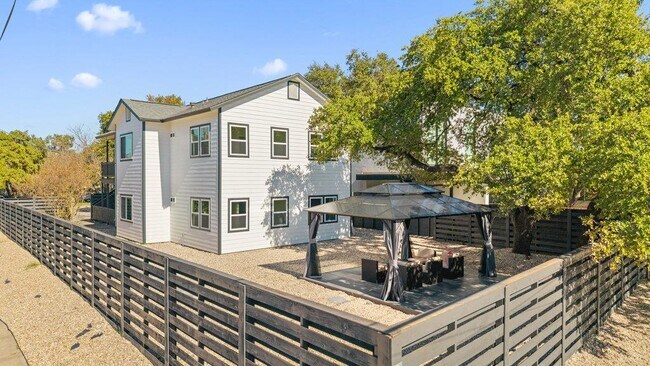 Building Photo - 814 W Mary St