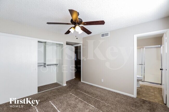 Building Photo - 9605 N 43rd Ln