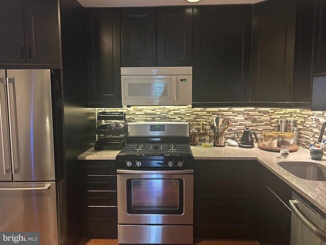 Building Photo - 13 Quince Ct