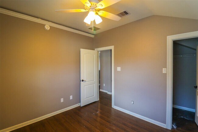Building Photo - 7438 Tonsley Springs Dr