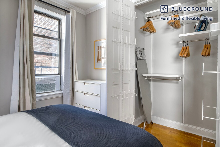 Building Photo - 118 Christopher St