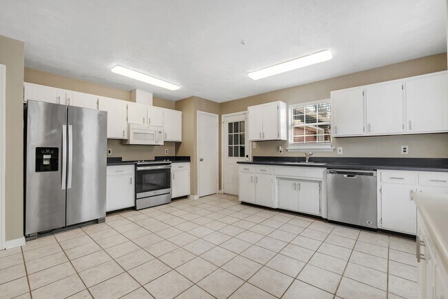 Building Photo - 1552 Cinnamon Bear Cir