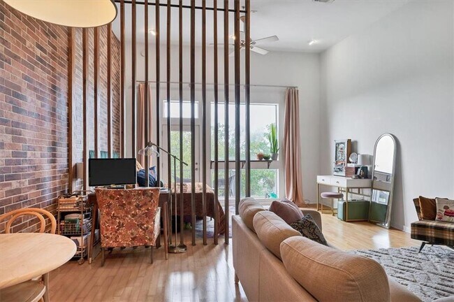 Building Photo - 2931 E 12th St