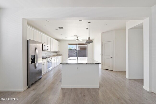 Building Photo - 21451 W Palm Ln