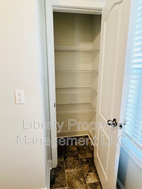 Building Photo - 326 Countryside Dr