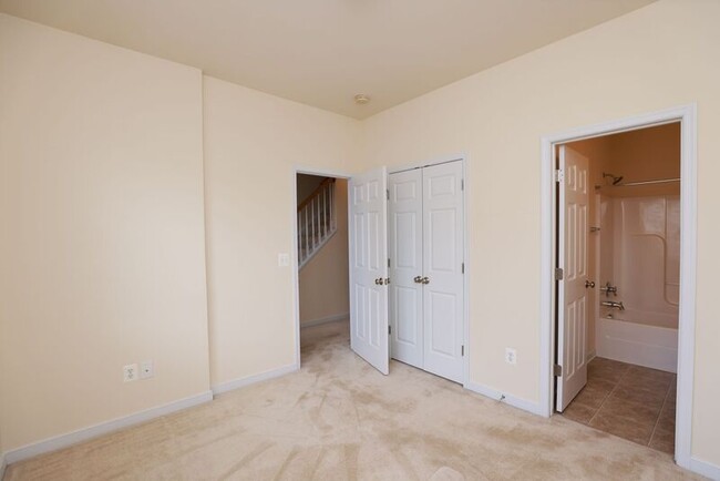 Building Photo - 10360 Caracara Dr