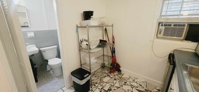 Building Photo - MIDTOWN Furnished Cottage W/ Utilities, Wi...