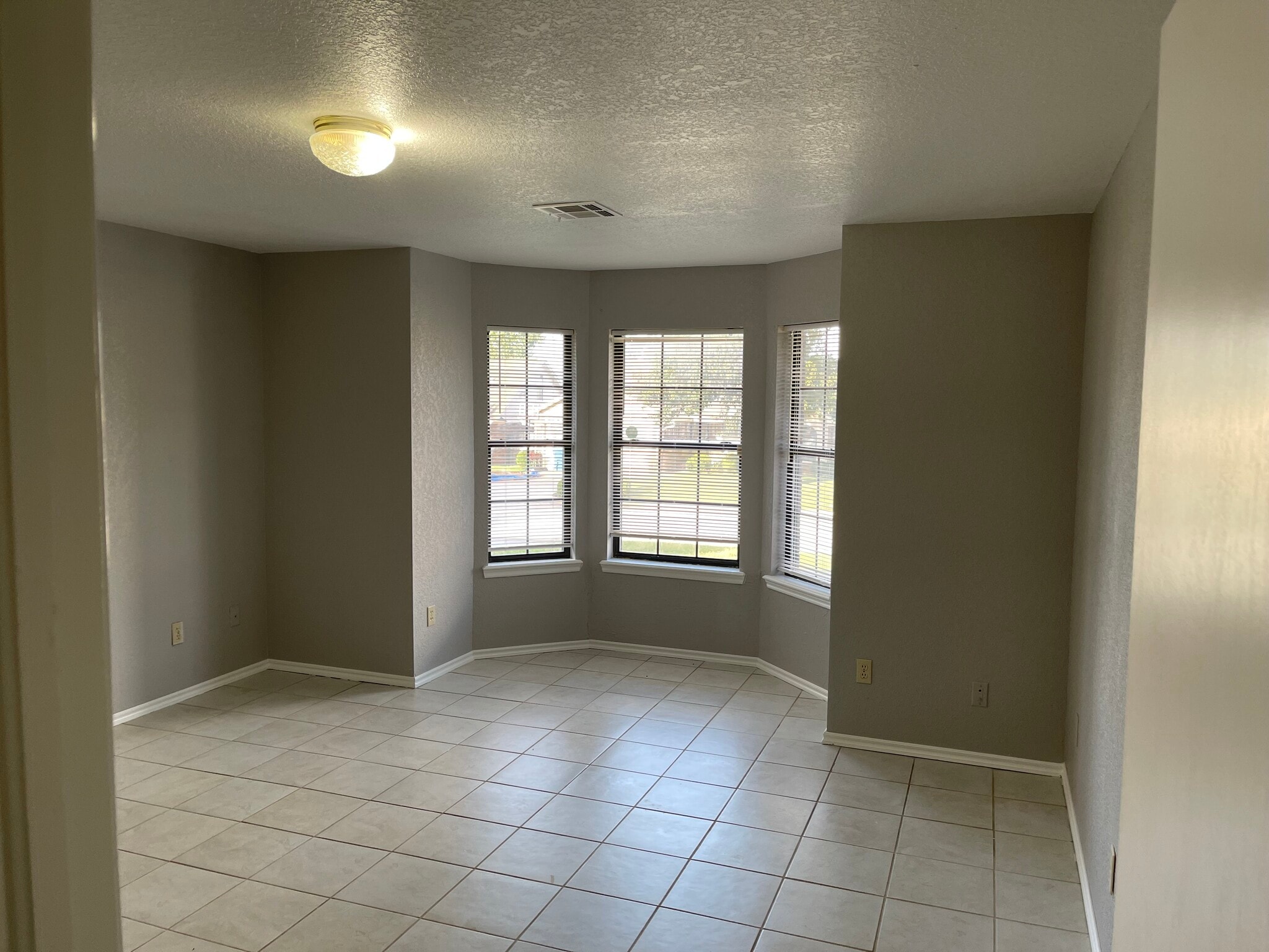master bedroom - 1309 Grand Mnr