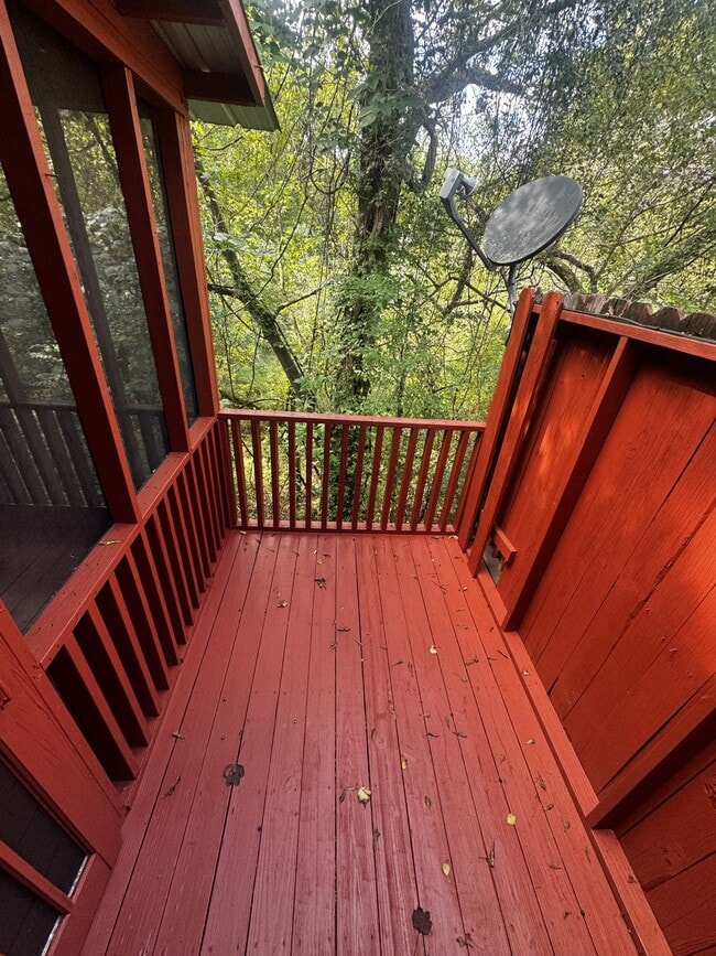 Building Photo - 127 Eaglewood Way