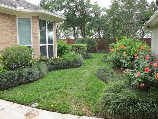 Building Photo - 2142 Morning Park Dr