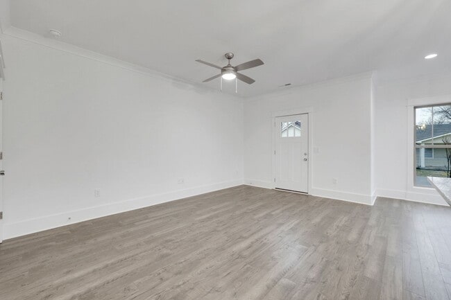 Building Photo - 609 Lee St