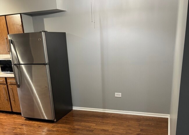 Building Photo - 18361 Glen Oak Ave